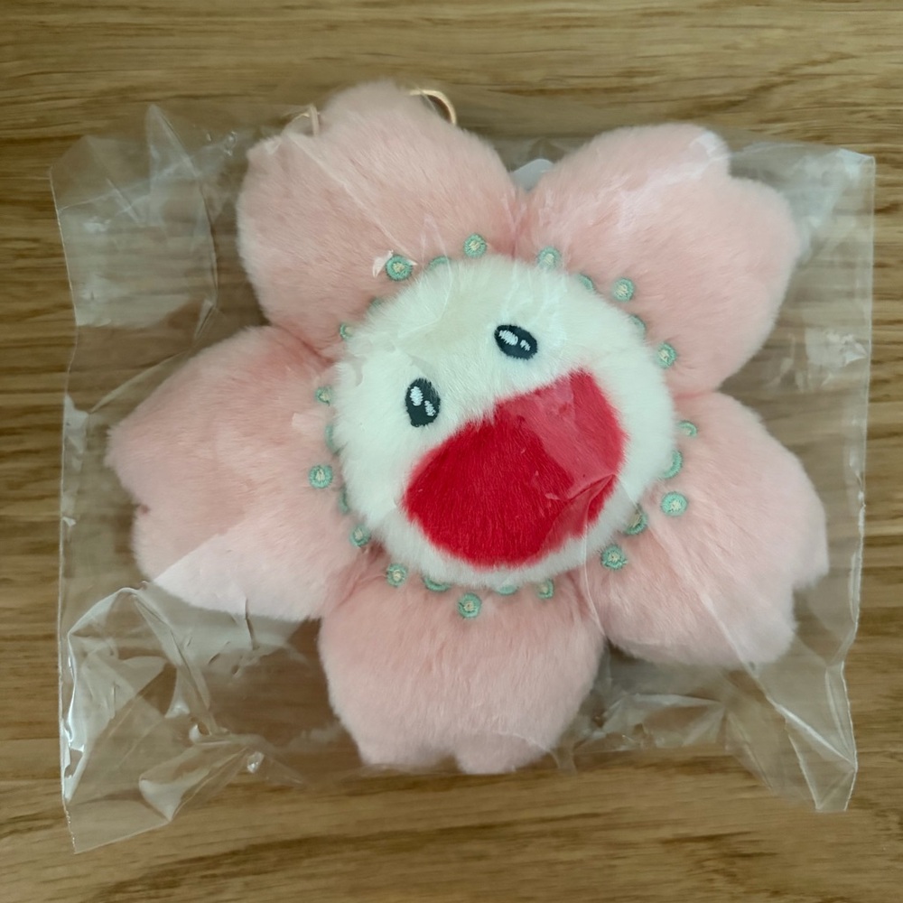 Takashi Murakami Sakura Cherry Blossom Fluffy Plush Keychain Bag Charm NWT